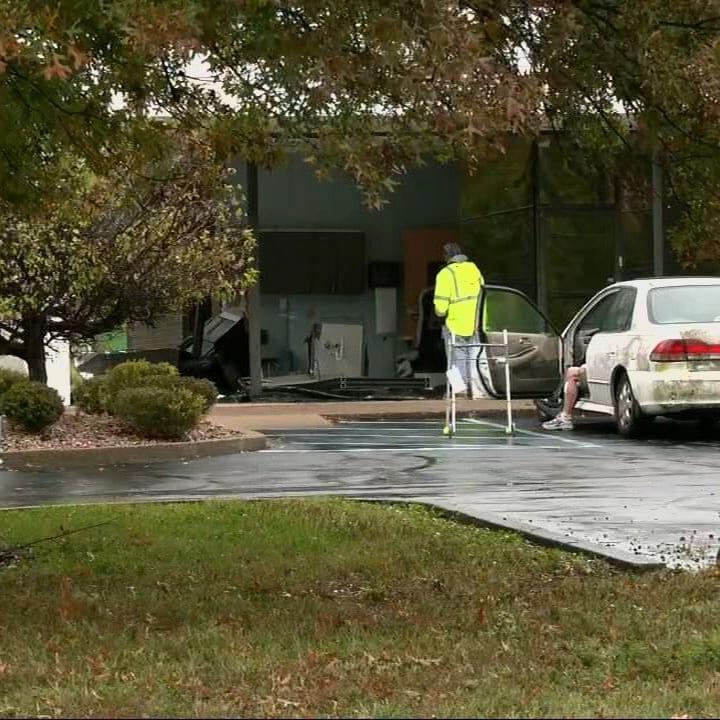 Car crashes into Jeffersonville doctor's office, damages exam room
